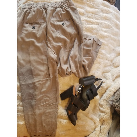 Zara Pleated Crop Pants - Picture 4 of 8